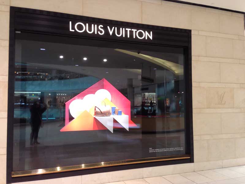 Store Windows in Dallas: Louis Vuitton at Galleria Dallas - Store Windows at FashionWindows