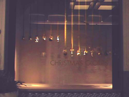Store Windows in Dallas: Louis Vuitton at the Galleria - Store Windows at FashionWindows